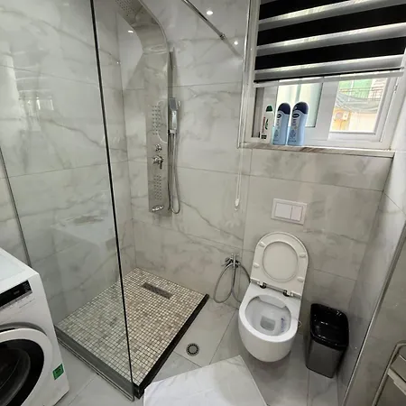 Mia * Golem (Tirana)